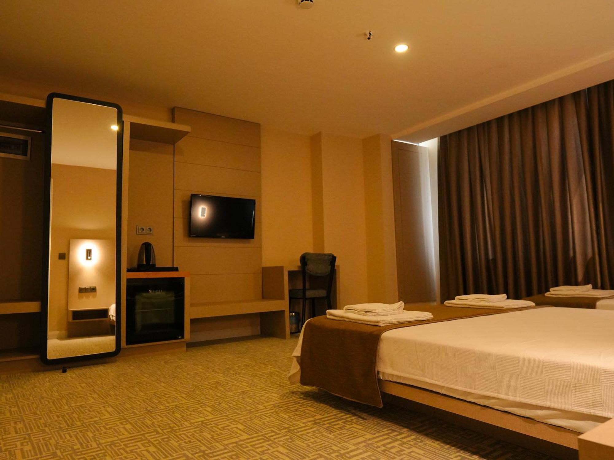 Bonnie City Hotel Antalya Exteriör bild