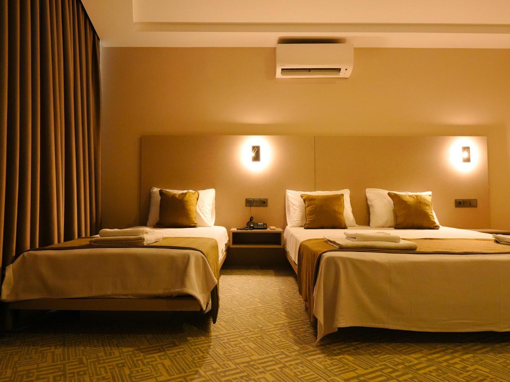 Bonnie City Hotel Antalya Exteriör bild